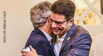 BLOG DO CRICA – Quando dois bicudos se beijam