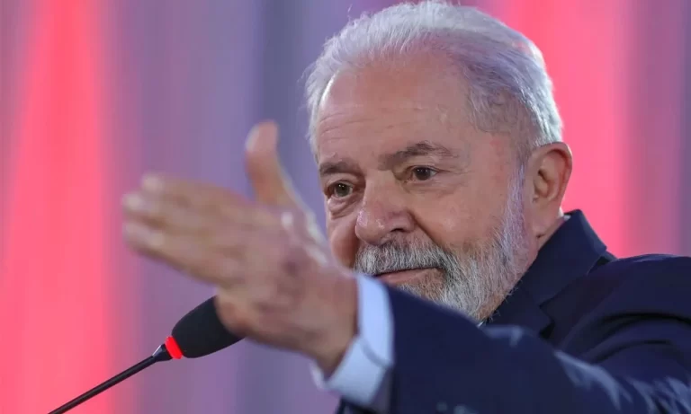 Rico vai pagar mais e vamos lutar por isenção de até R$ 5 mil, diz Lula sobre Imposto de Renda