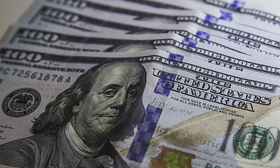 Dólar fecha cotado a R$ 5,074 a espera do Copom; Bolsa fica estável