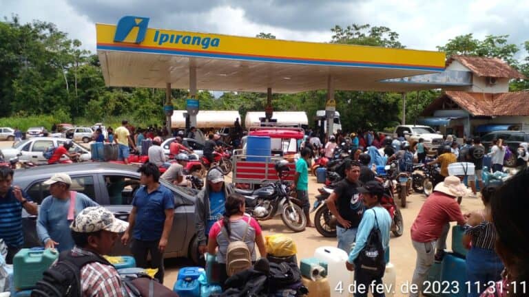 Busca por combustível no Acre se agrava com continuidade da crise no Peru