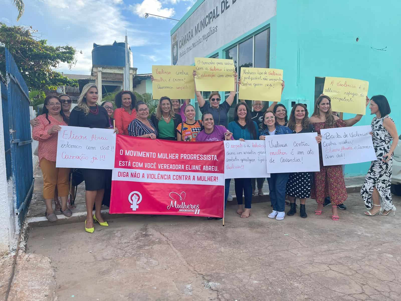 Mulheres de Bujari realizam protesto contra violência de gênero na Câmara  de Vereadores - ac24horas.com - Notícias do Acre