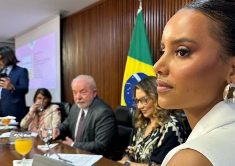Gleici se encontra com Lula em Brasília: “Seguimos resistindo”