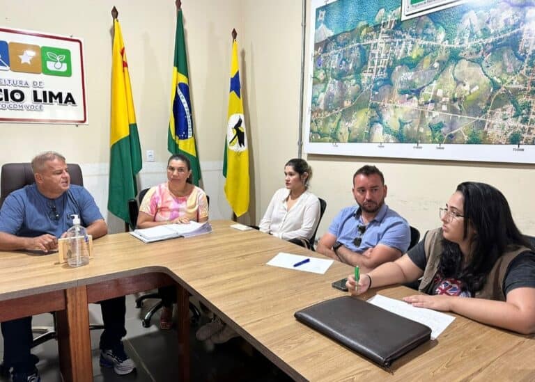 Técnicos da AMAC acompanham a execução das obras em Mâncio Lima no valor de R$ 14 milhões