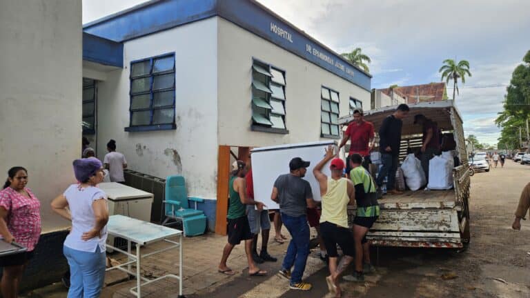 Rio Acre supera 15m em Xapuri e hospital é transferido para o Núcleo da UFAC