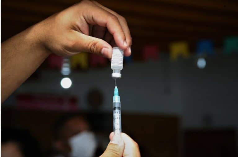 Saúde amplia vacinação com bivalente para pessoas entre 12 e 59 anos com comorbidades