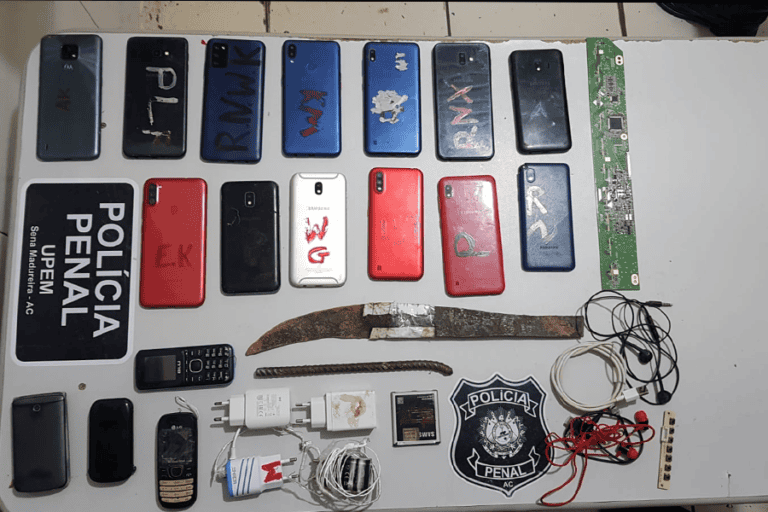 Em Sena Madureira, 17 celulares são encontrados em presído