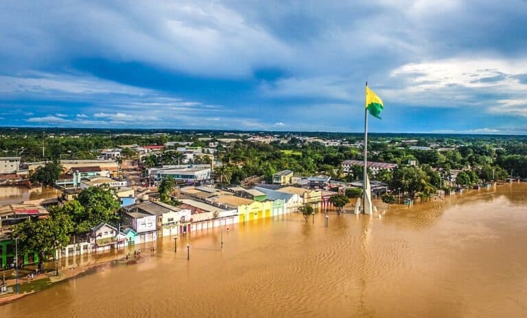Rio Acre sobe mais e chega a marca de 17,61 metros