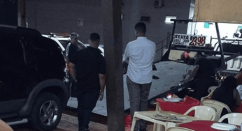 Carro é guinchado depois de ser deixado por horas em espaço de pizzaria em Rio Branco