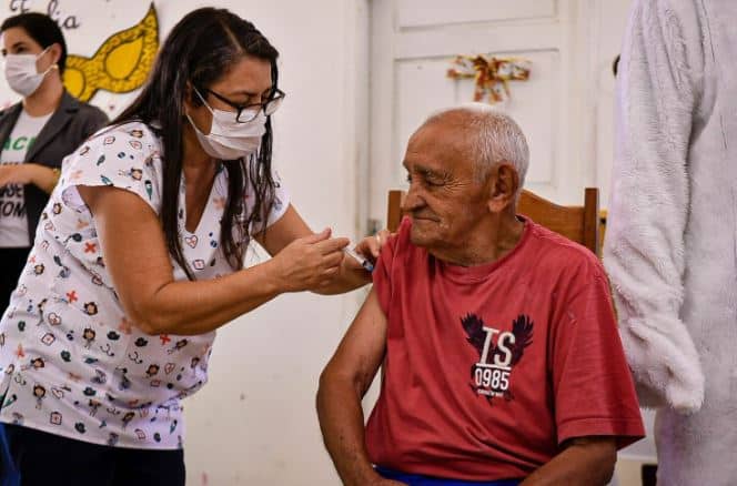 Rio Branco inicia imunização com vacinas bivalentes contra a Covid-19 em 11 unidades