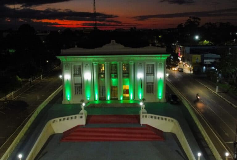 Com iluminação especial, Palácio faz homenagem ao Dia de Combate ao Glaucoma