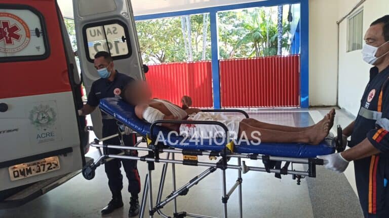 Dupla em motocicleta passa atirando e fere adolescente com um tiro em Rio Branco
