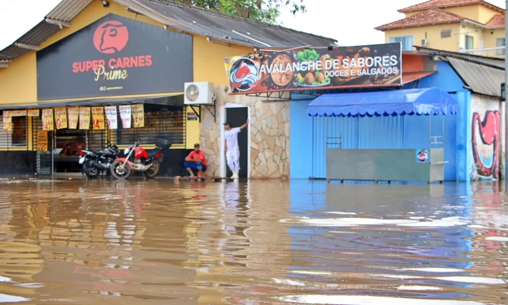 Prefeitura estipula critérios para que famílias atingidas por inundação recebam móveis