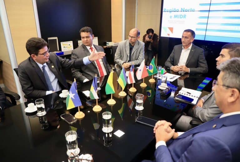 Gladson recebe apoio de ministro da Integração em Brasília