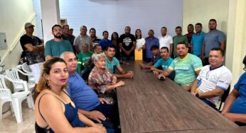 Clodoaldo doa vale-compras a associações para festa das mães em Cruzeiro do Sul