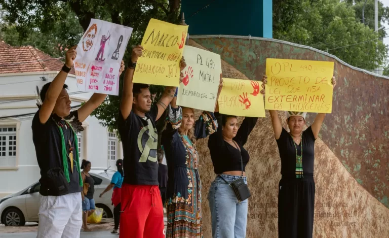 Organizações indígenas do Acre protestam na Assembleia contra o Marco Temporal