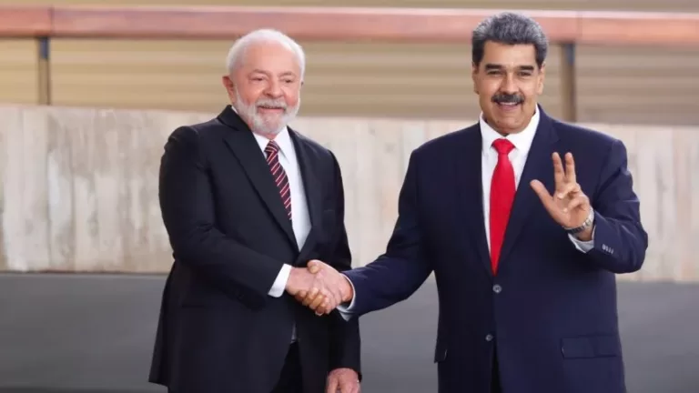 Presidente Lula recebe telefonema do presidente da Venezuela, Nicolás Maduro