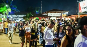 Fãs enfrentam fila gigante para o show de Natanzinho neste domingo na Expoacre