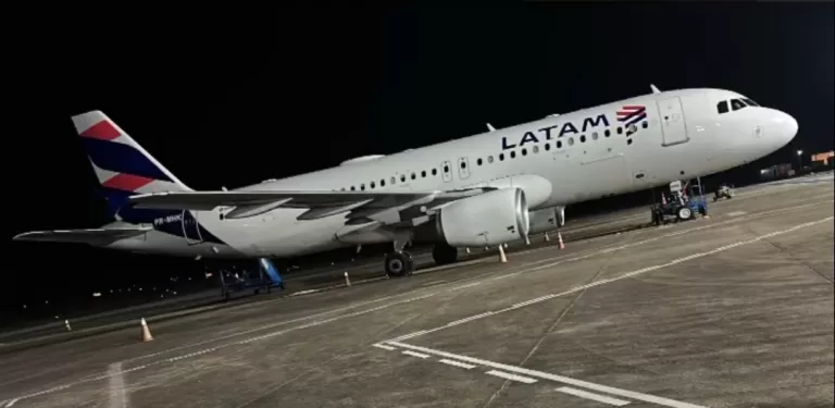 Capivaras invadem pista e atrasam voo da Latam no aeroporto de Rio Branco