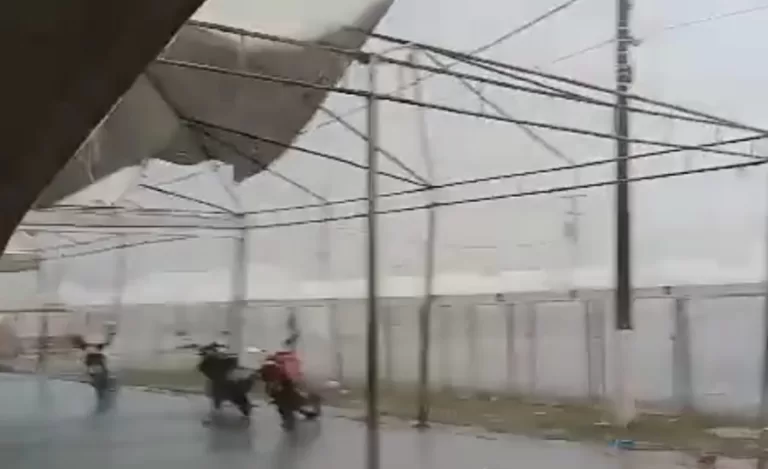 Estrutura da Expoacre Juruá é atingida durante forte chuva e casas ficam descobertas