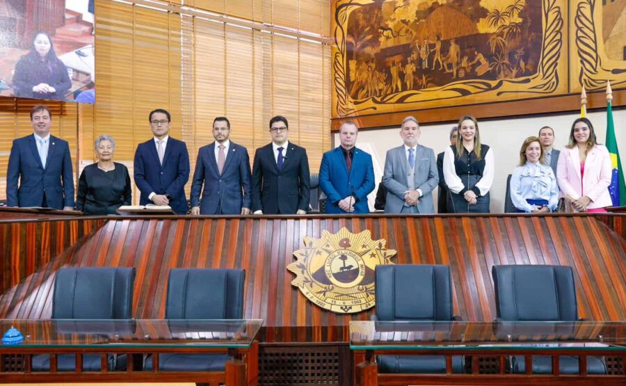Eduardo Ribeiro propõe e Aleac realiza sessão de homenagem aos advogados do Acre