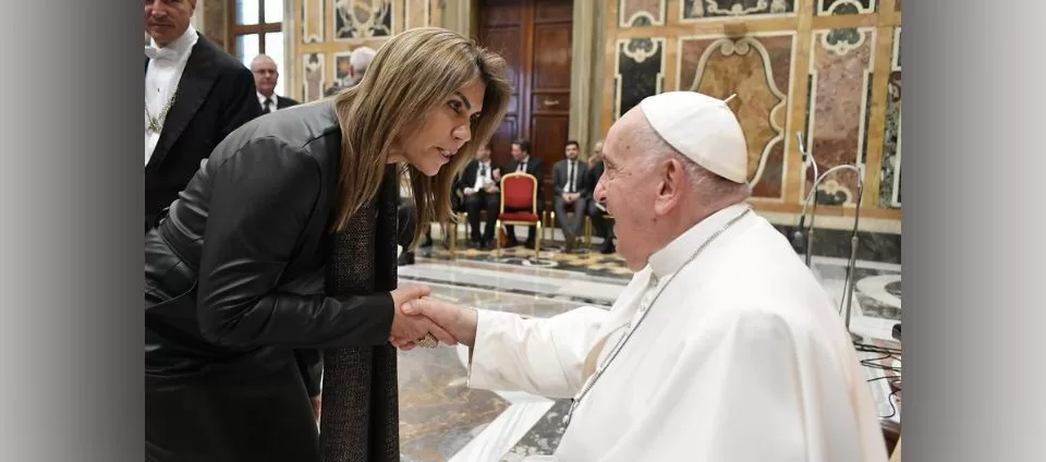 Reitora da Ufac se encontra com Papa em evento sobre desafios globais no Vaticano