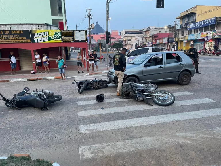 Três acidentes de trânsito envolvendo carros e motos são registrados em Cruzeiro do Sul