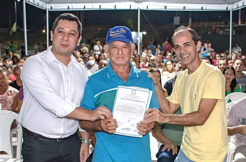 Mais de 240 famílias recebem títulos definitivos em Cruzeiro do Sul