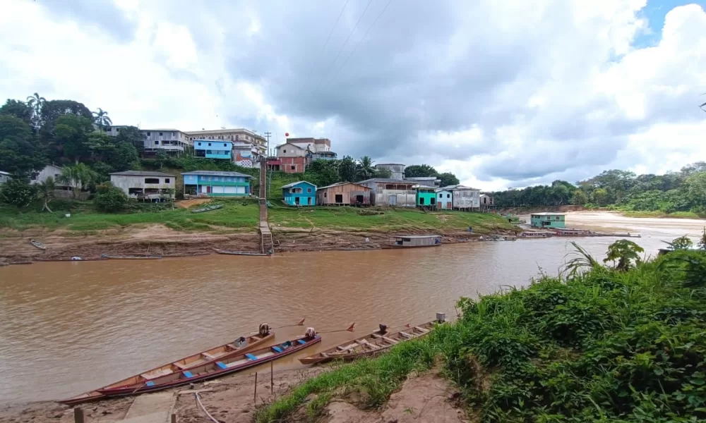 Morte de peixes no Rio Amônia atinge aldeia e abastecimento de água em cidade  do Acre