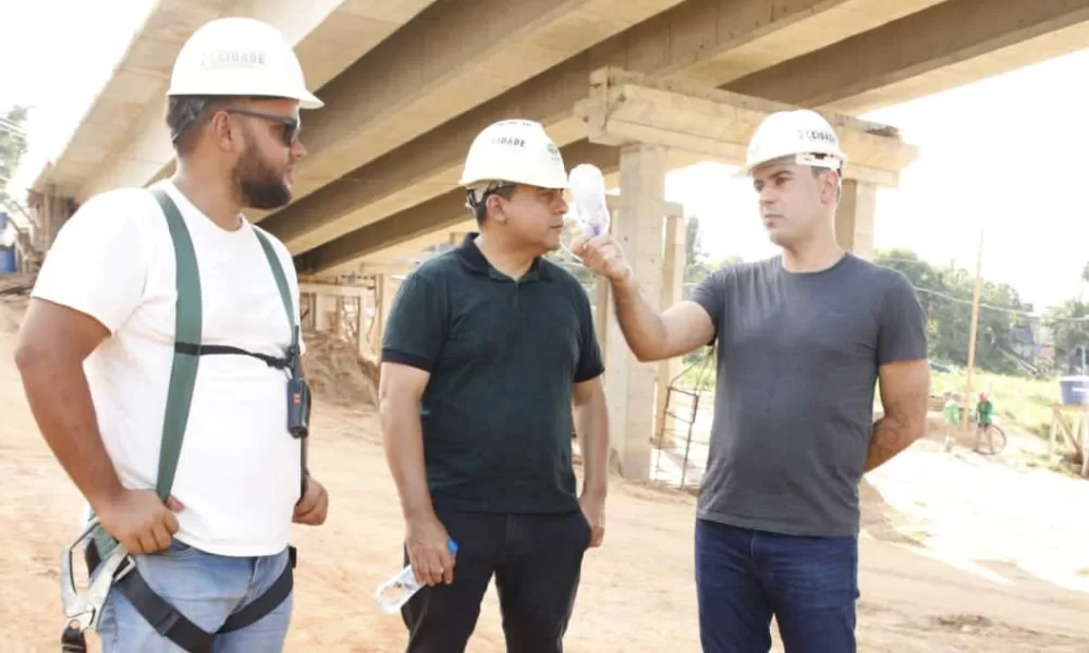 “Uma nova história“, diz Nicolau ao visitar obras da ponte em Sena Madureira