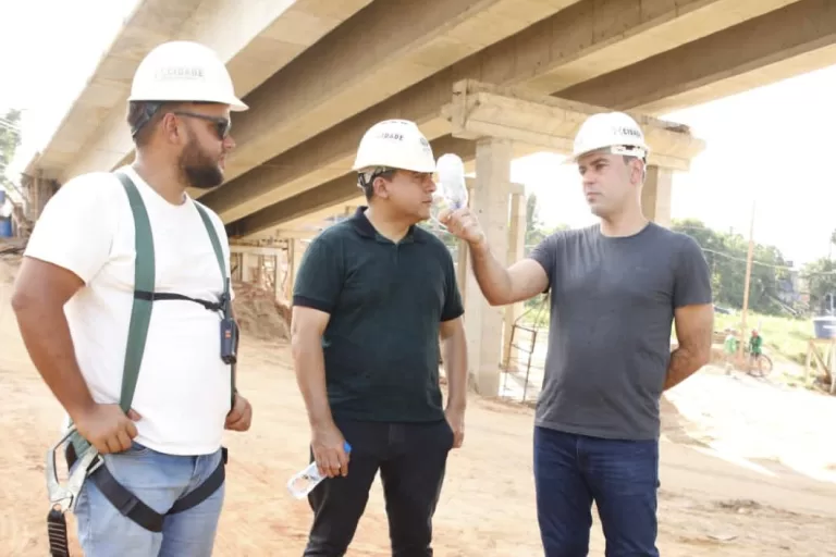 “Uma nova história“, diz Nicolau ao visitar obras da ponte em Sena Madureira