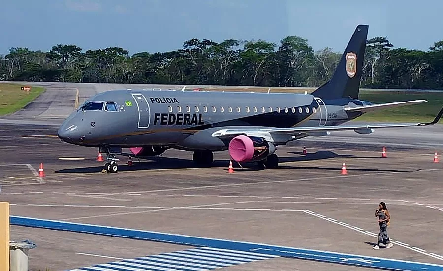 Avião da Polícia Federal pousa em Rio Branco e chama atenção