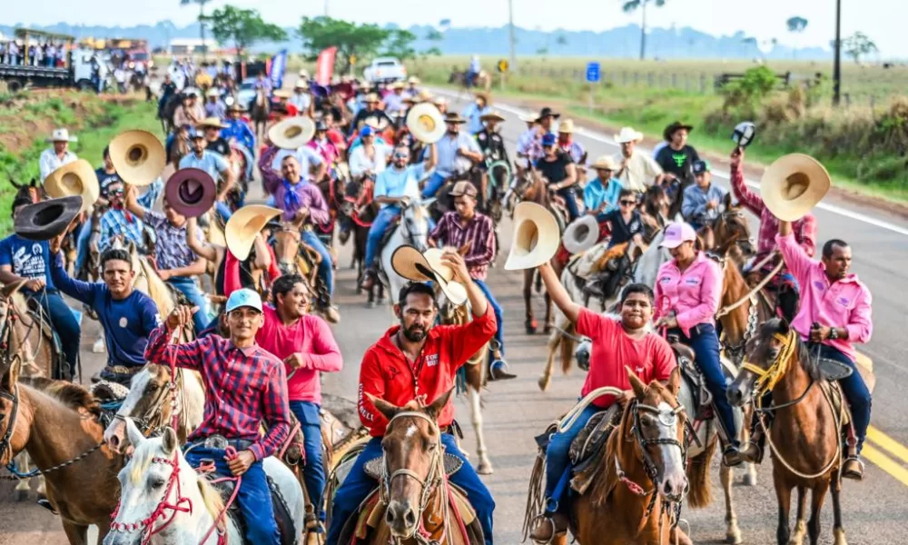 Tradicional Cavalgada leva mais de 7 mil pessoas às ruas de Senador Guiomard