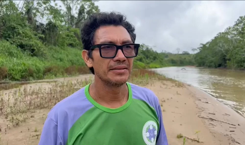 Líder indígena diz que ele mesmo levará peixes mortos para análise por falta do poder público no Acre