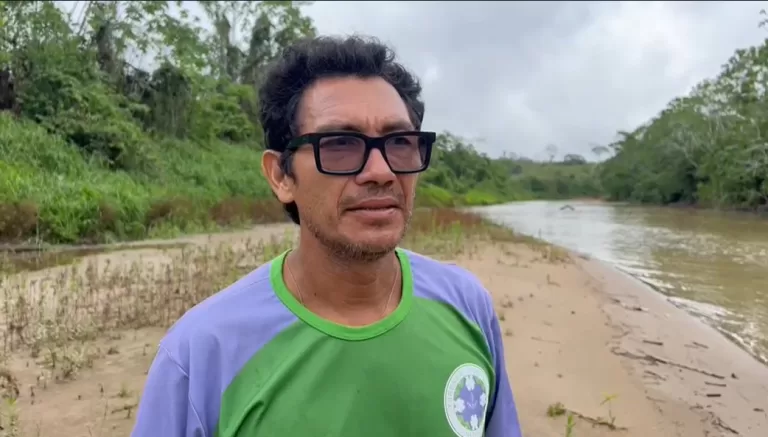 Líder indígena diz que ele mesmo levará peixes mortos para análise por falta do poder público no Acre