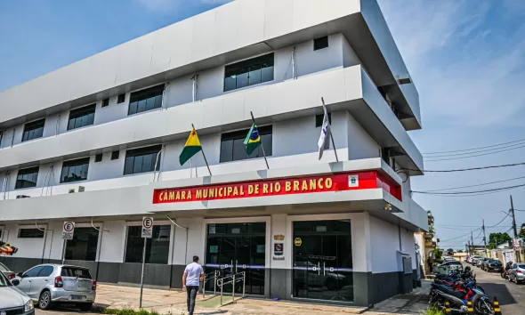 Servidores da Câmara de Rio Branco reclamam de atraso de salário