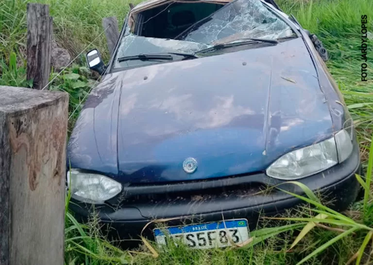 Motorista de aplicativo e filho de 12 anos sofrem acidente na BR-364, próximo a Sena