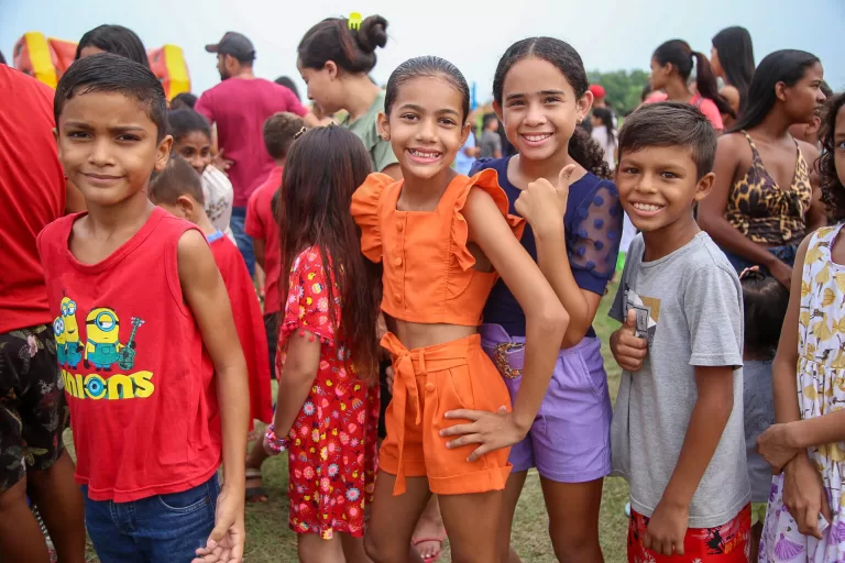 Governo do Acre entrega quase 2 mil brinquedos à crianças do Cidade do Povo