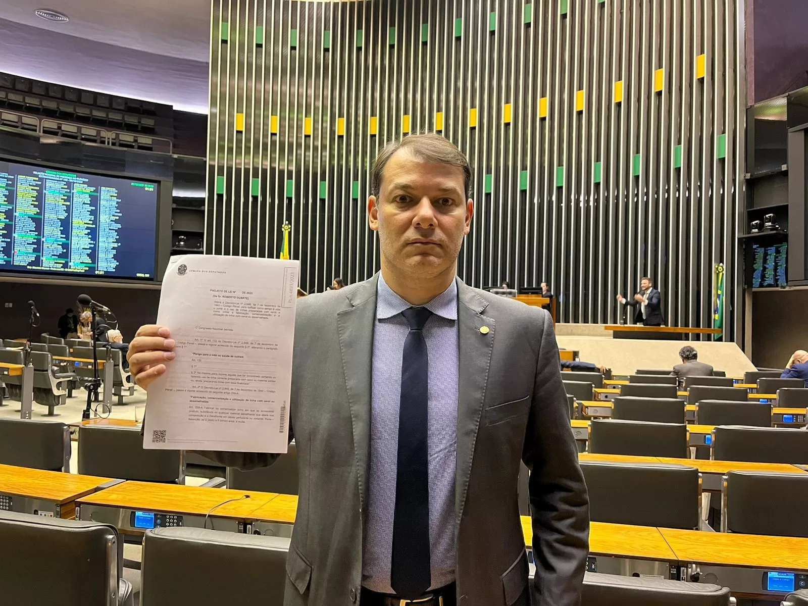 Roberto Duarte apresenta PL que propõe pena de 2 a 5 anos para quem