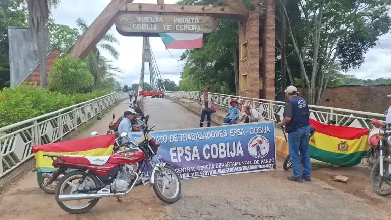 Protesto de funcionários bolivianos bloqueia pontes em Brasiléia e Epitaciolândia