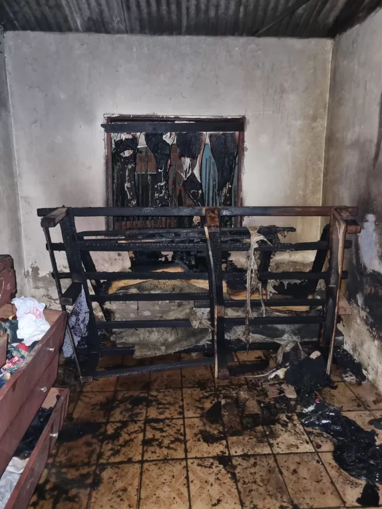 Mais uma residência sofre incêndio em Cruzeiro do Sul