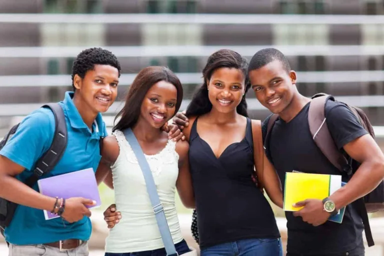 Negros dão mais importância à educação do que brancos no Brasil, diz estudo