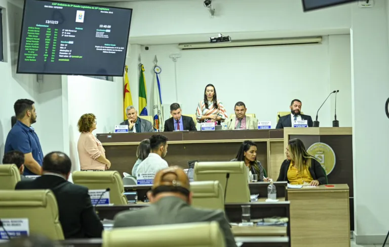 Câmara aprova abono de R$ 7 milhões a servidores e PL que institui programa Maria da Penha