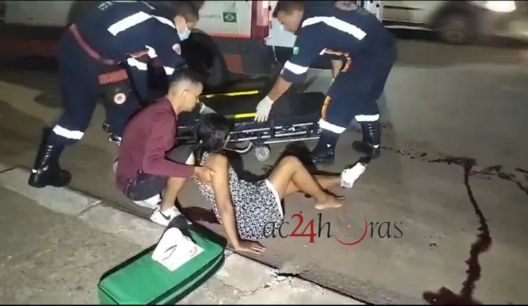 Colisão entre carro e moto deixa mulher com pé dilacerado em Rio Branco