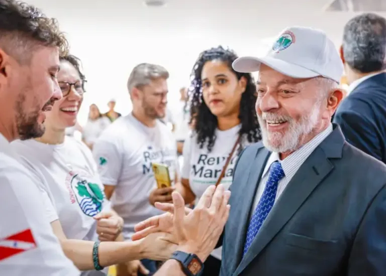 Lula promete momento de tranquilidade e crescimento econômico