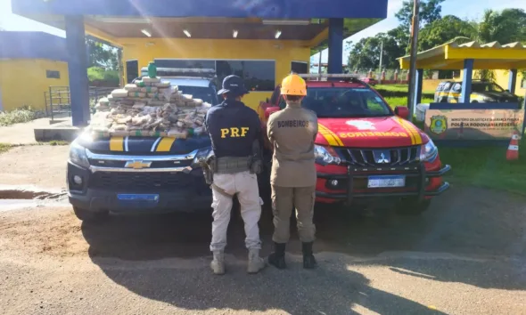 Casal colombiano é preso com mais de 125 kg de drogas no trevo de Xapuri