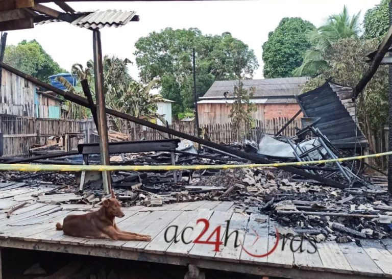 Criminoso rompe aliança com facção e tem casa incendiada em Rio Branco
