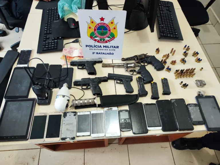 Polícia Militar prende quadrilha com armas de fogo e drogas no bairro Taquari