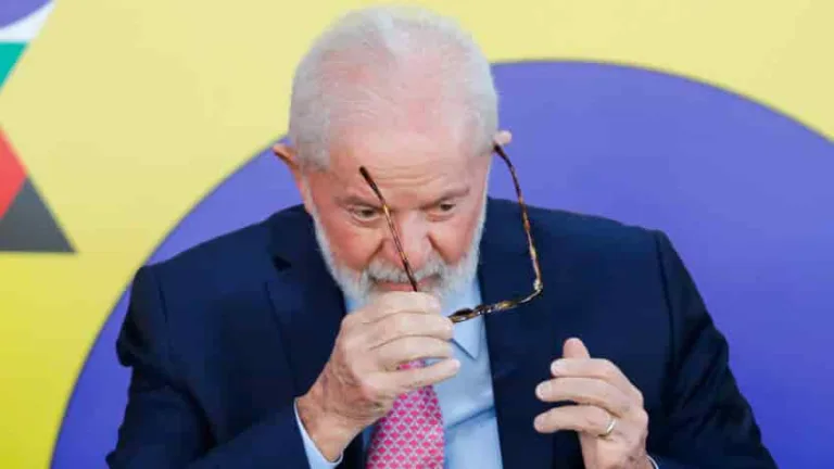 Lula demite nº 2 da Abin investigado pela PF por espionagem ilegal