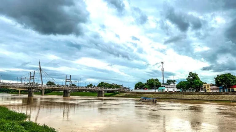 Apesar da chuva, nível do Rio Acre continua baixando em Rio Branco