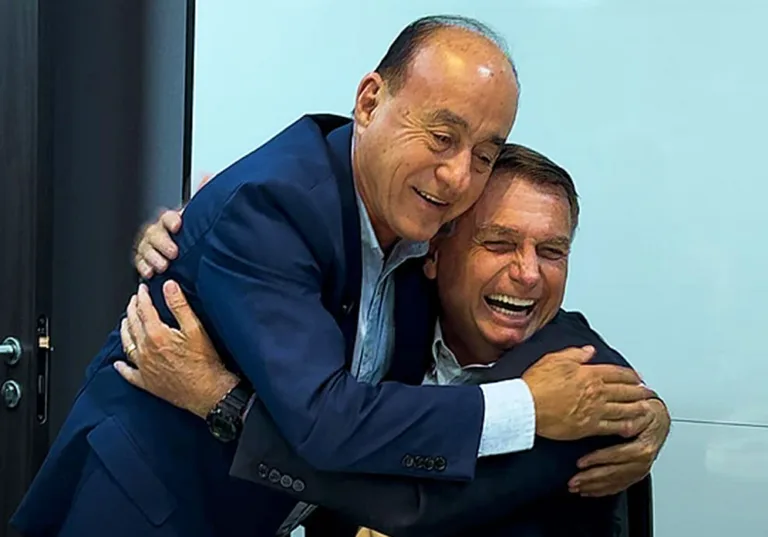 Com direito a abraço apertado, Bocalom recebe as bençãos de Bolsonaro para ingressar no PL